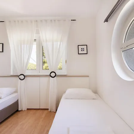 Apartment Anda-1 By Interhome *