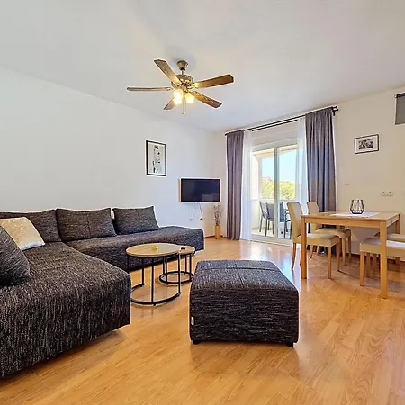 Anda-1 By Interhome Appartement Trogir